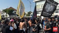 Tensions Flare in Surabaya: Martial Arts Group Confronts Authorities Over Debt Collector Incident, One Officer Injured
