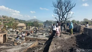 Devastation in Lombok: Minister Pledges Total Restoration Following Tragic Blaze at Desa Adat Sade