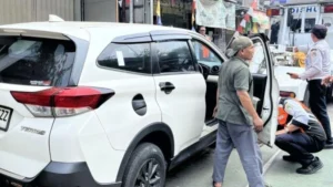 East Jakarta Cracks Down on Illegal Parking: 15 Vehicles Towed and Deflated in Enforcement Sweep