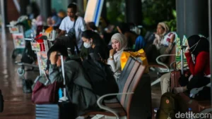 Navigating the Skies: Airline Refund Policies Amidst the Anak Krakatau Eruption Crisis