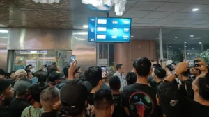 Thick Haze Disrupts Air Travel: Chaos and Frustration at Supadio International Airport