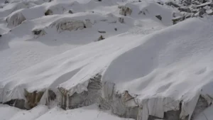Chinese Scientists Deploy Nanofilm ‘Blankets’ in Pioneering Bid to Save Melting Glaciers