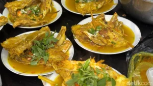 Hidden Gem in West Jakarta: How Pak Salim’s Fish Head Curry Conquered the Hearts of Local Civil Servants